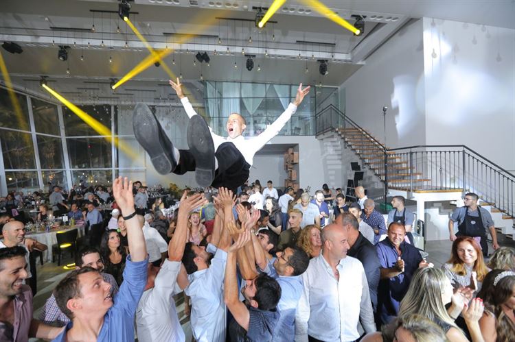 מתגעגעים לים? קבלו חתונה בקונספט קייצי ומטריף 15