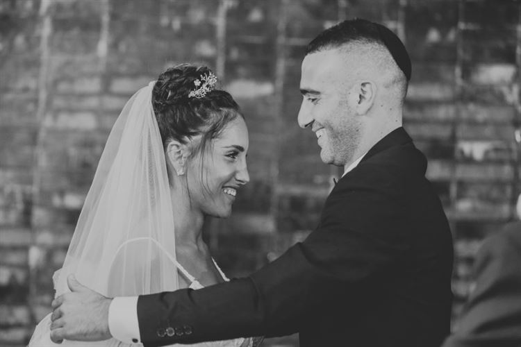 סיפור ההיכרות הכי מטורף שהכרתם 17