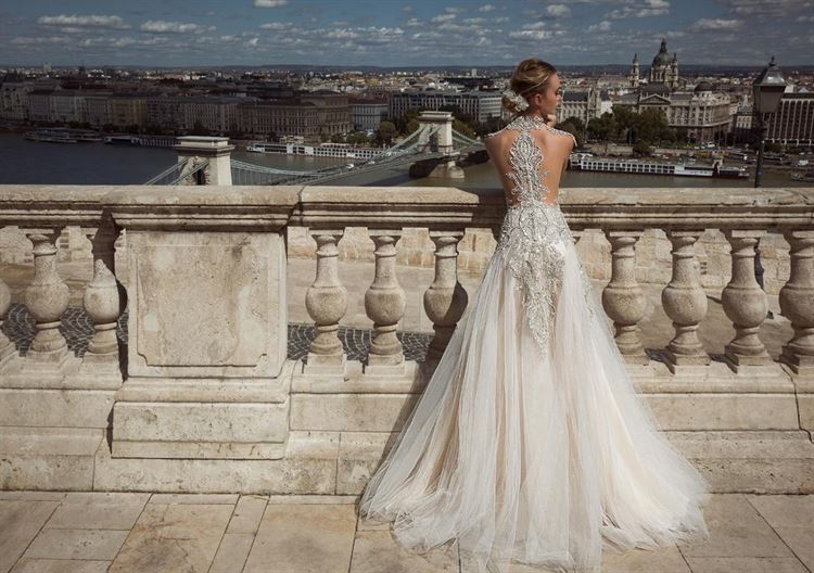 אחרי ביטול החתונה: קסניה טרנטול לובשת שמלת כלה 2