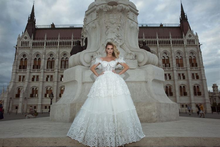 אחרי ביטול החתונה: קסניה טרנטול לובשת שמלת כלה 30