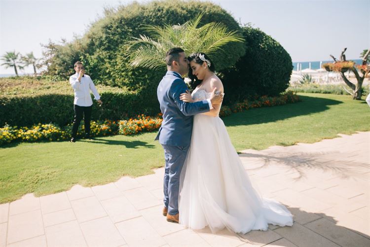 הזמנה לחתונה או דרכון? חתונה שוברת ציפיות 3