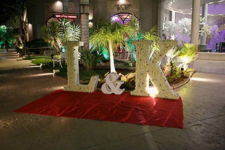 הזמנה לחתונה או דרכון? חתונה שוברת ציפיות 12