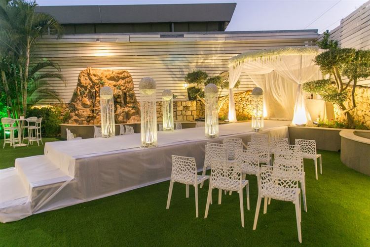 הזמנה לחתונה או דרכון? חתונה שוברת ציפיות 14