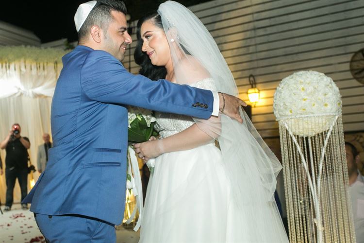 הזמנה לחתונה או דרכון? חתונה שוברת ציפיות 15
