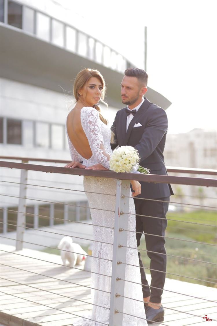 האורחת שהתפרצה לצילומי החתונה וגנבה את ההצגה 16