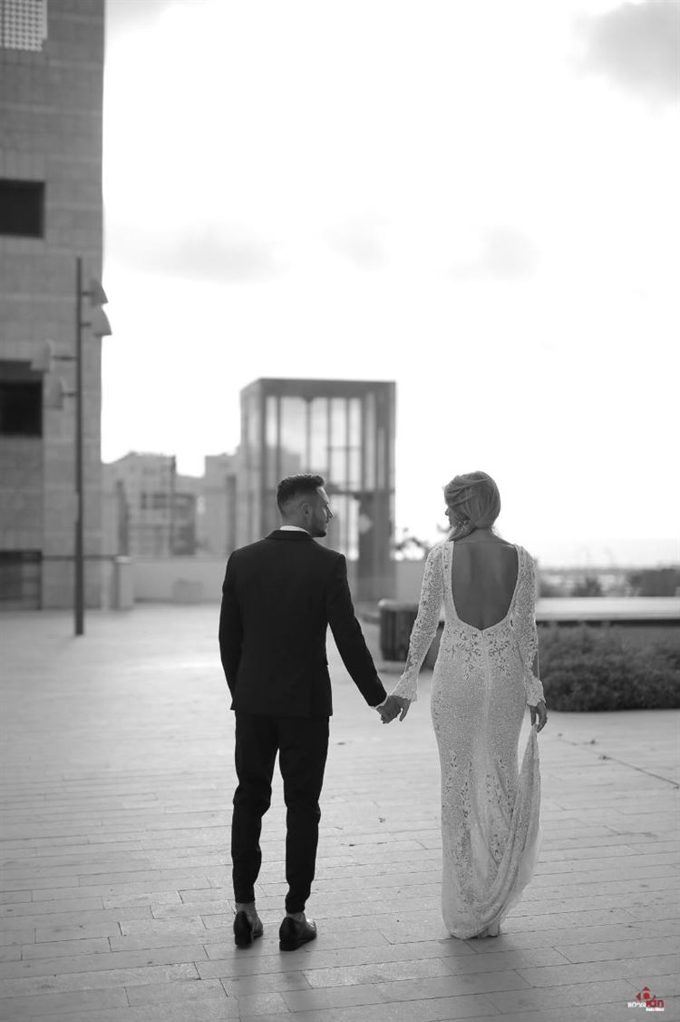 האורחת שהתפרצה לצילומי החתונה וגנבה את ההצגה 18