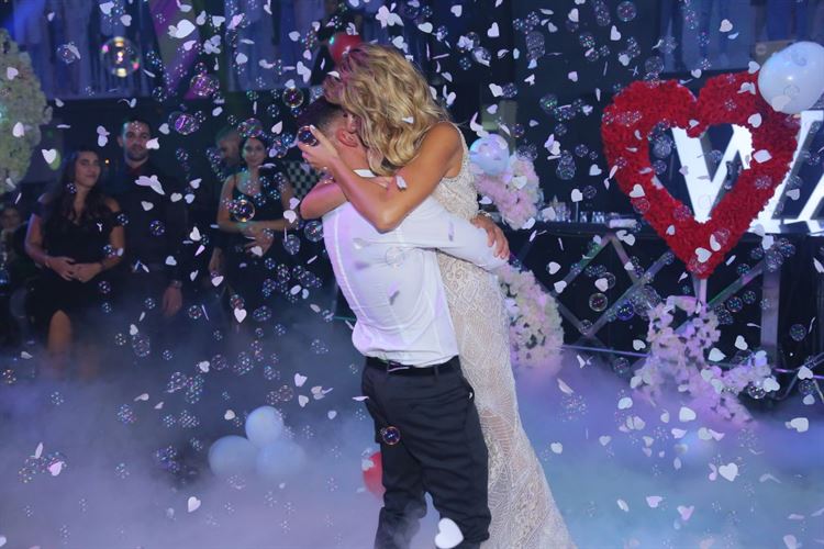 האורחת שהתפרצה לצילומי החתונה וגנבה את ההצגה 26