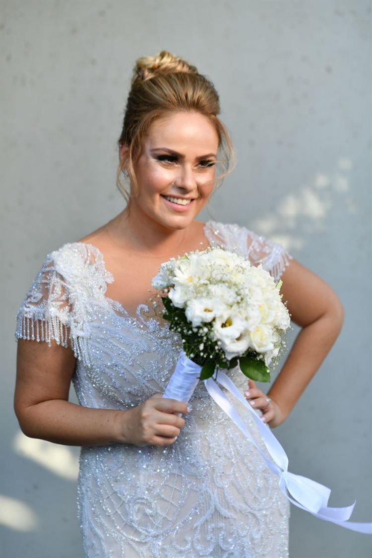 כובשת אותנו, הכלה היפה בשמלה חלומית של דרור קונטנטו (צילום: רון קובי, משה בראשי)