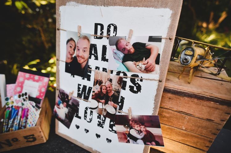 וזה מה שחיכה לאורחים בכניסה לחתונה, מקסימים (צילום: רון קובי, משה בראשי)