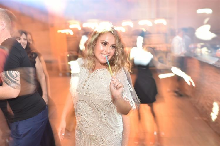 הלוק השני וההורס של אביגייל דרור ביום חתונתה (צילום: רון קובי, משה בראשי)