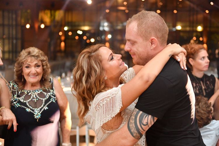 אהבה שלא צריך להוסיף לה מילים (צילום: רון קובי, משה בראשי)