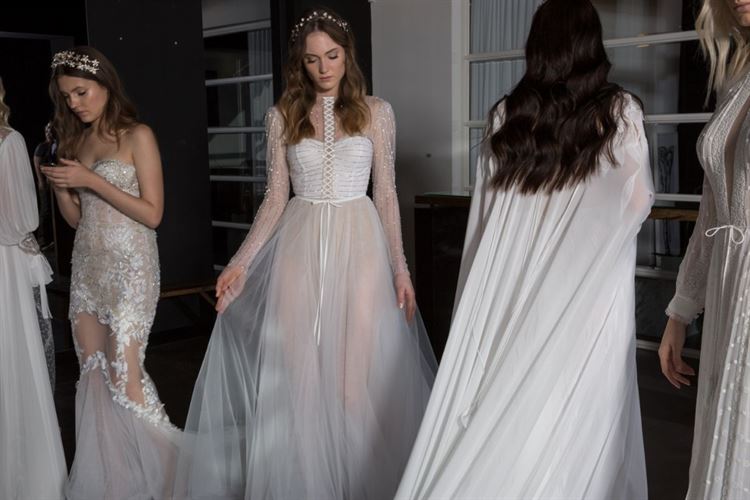 חתונת שישי בצהריים: שמלה אחת או שתיים? 4