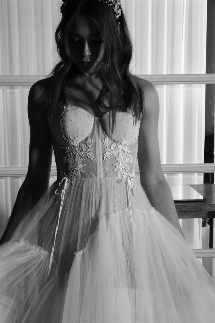 חתונת שישי בצהריים: שמלה אחת או שתיים? 5