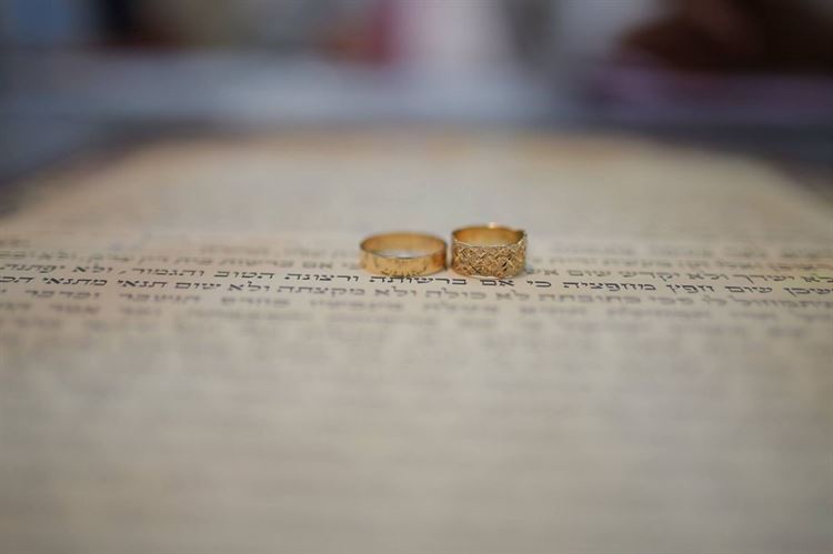 בלי בושה: הכלה שהתחילה את הכל 19