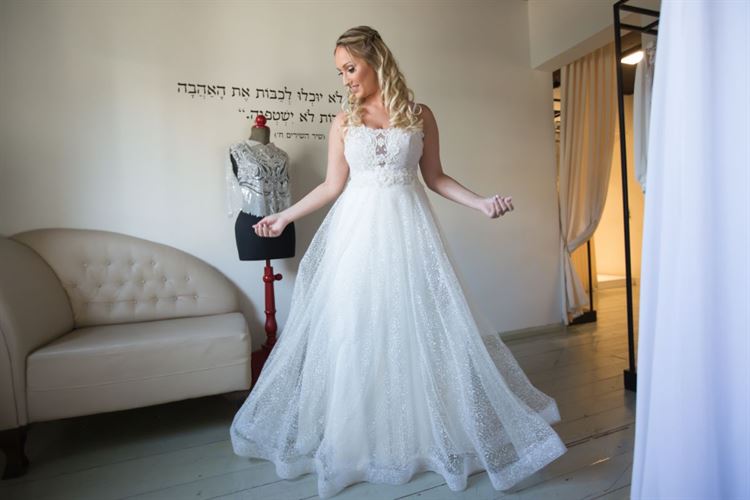 לא תאמינו מה הבחורה שבתמונה קיבלה לכבוד סיום הסמסטר 5