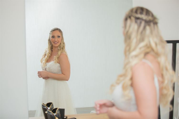 לא תאמינו מה הבחורה שבתמונה קיבלה לכבוד סיום הסמסטר 18