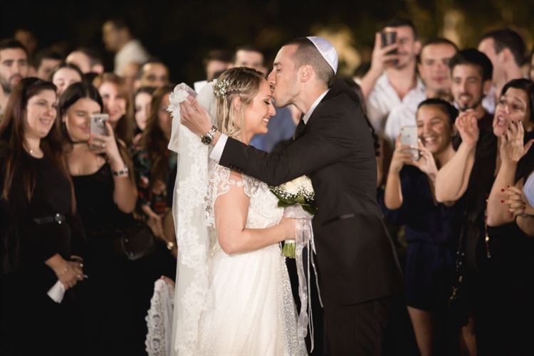 לא תאמינו מה הבחורה שבתמונה קיבלה לכבוד סיום הסמסטר 20