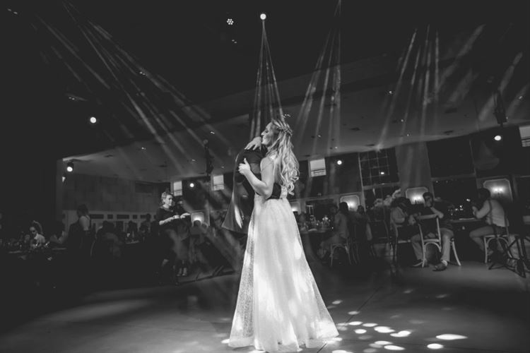 לא תאמינו מה הבחורה שבתמונה קיבלה לכבוד סיום הסמסטר 21