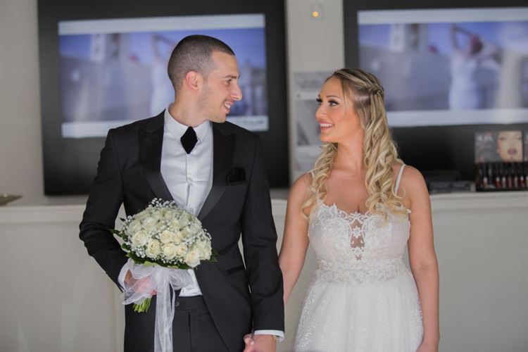 לא תאמינו מה הבחורה שבתמונה קיבלה לכבוד סיום הסמסטר 8