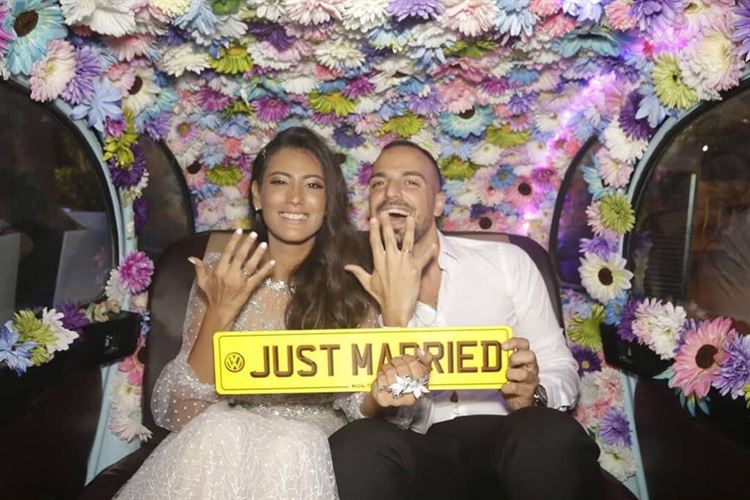 ללא ספק הזוג הזה חשב על תמונות צבעוניות במיוחד גם לכל האורחים (צילום: שי אסייג)