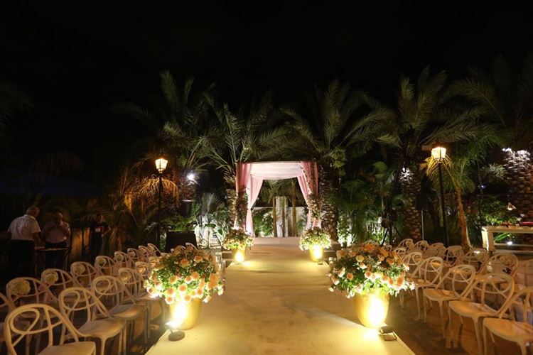 ככה עושים חופה, פרחים מרהיבים בצבעי פסטל (צילום: שי אסייג)