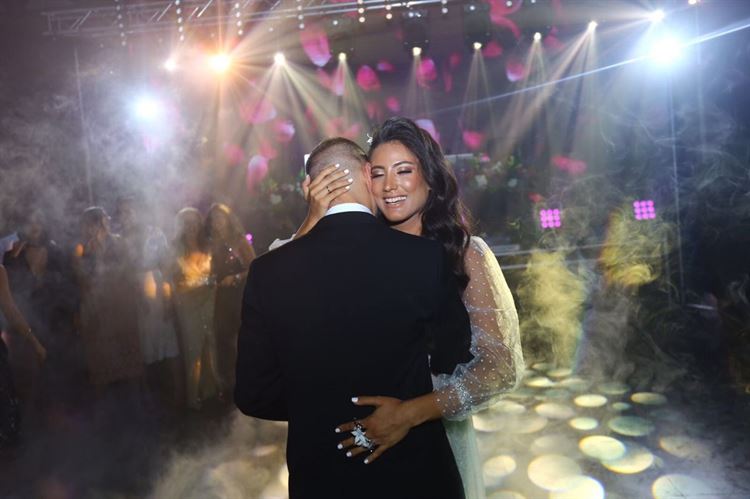 ריקוד הסלואו הרומנטי בחתונה של אלין בנס ונדב אטר (צילום: שי אסייג)