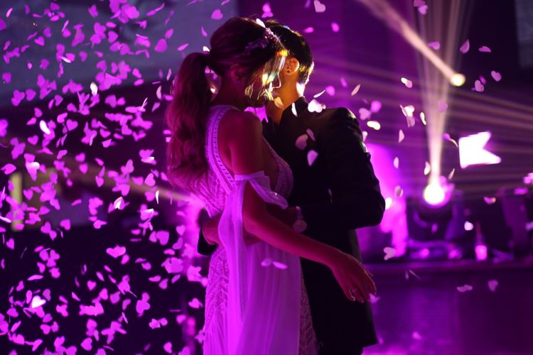 חתונה בסטייל: בני הזוג ששברו את כללי האופנה 32