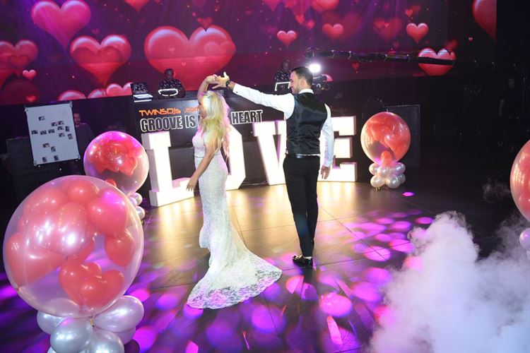 הרי את מוארת לי: חתונת הלדים הכי מקורית שראינו 23