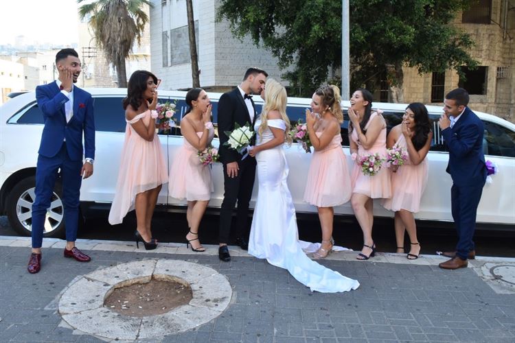 הרי את מוארת לי: חתונת הלדים הכי מקורית שראינו 9