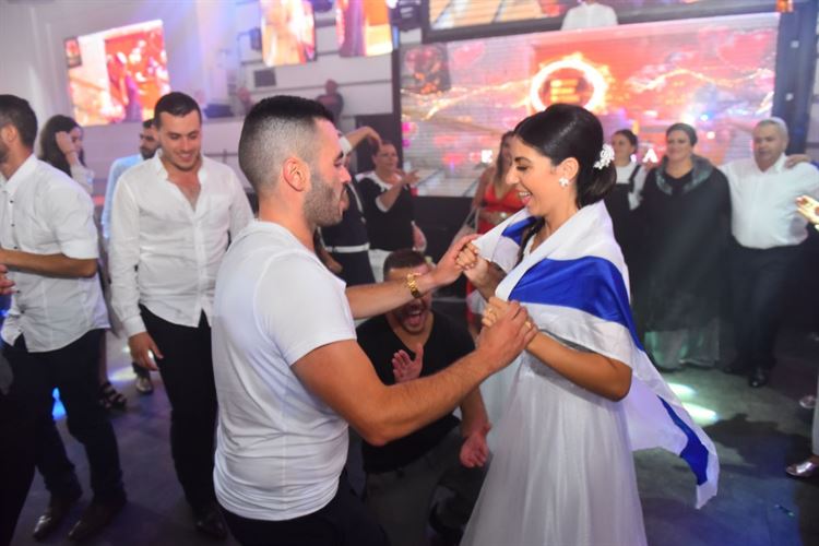 צירופי מקרים שהובילו לסיפור אהבה 28