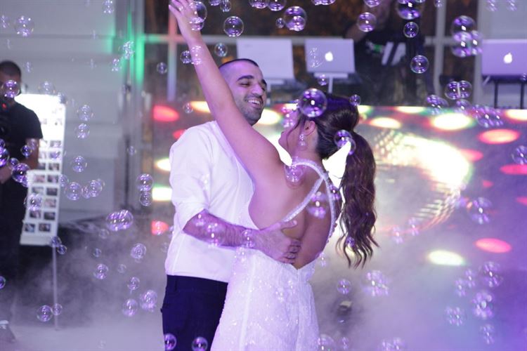 לא הצליח להתאפק והציע נישואין 18