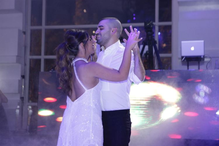 לא הצליח להתאפק והציע נישואין 19