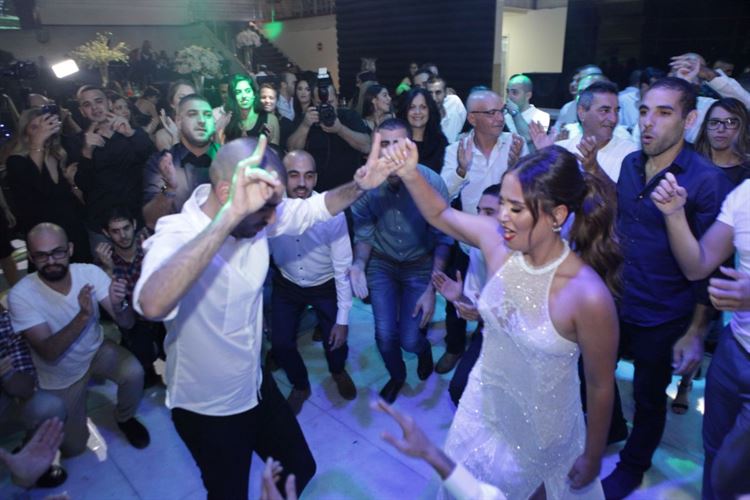 לא הצליח להתאפק והציע נישואין 27