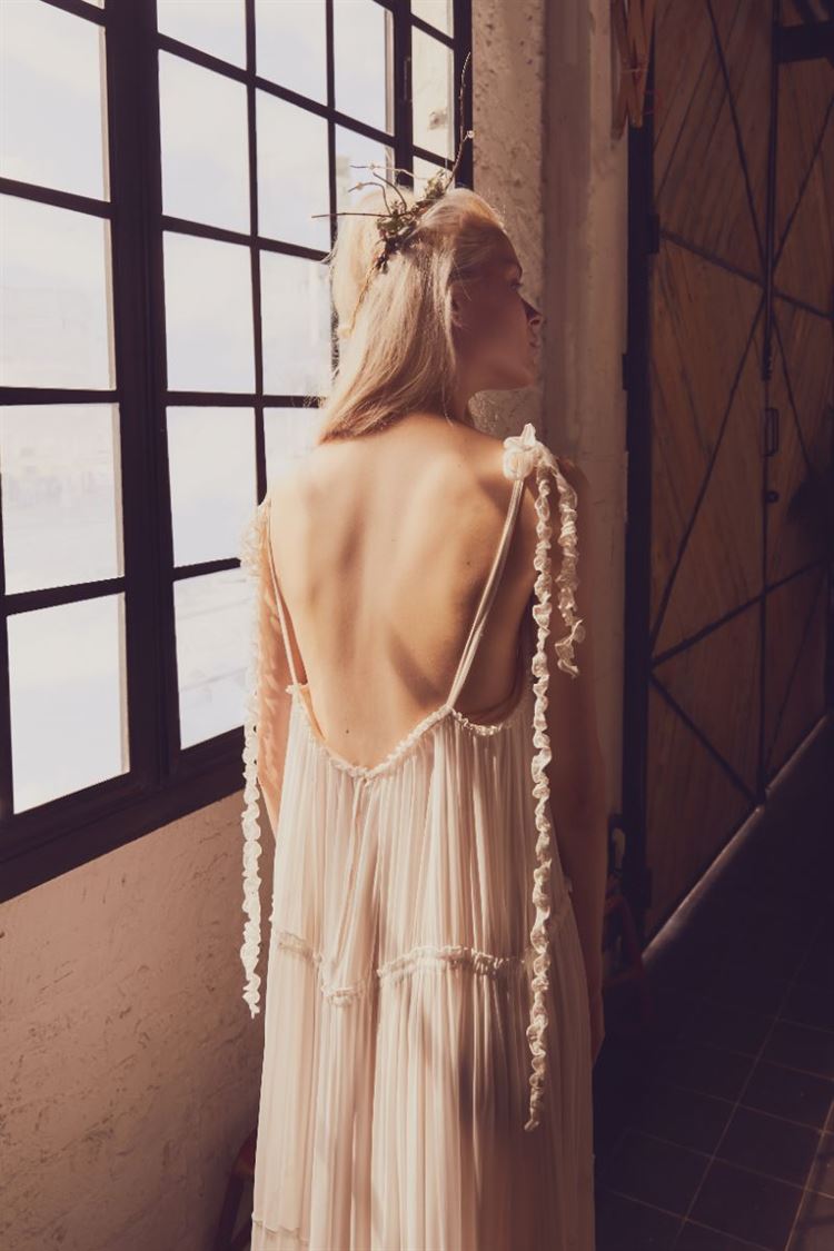 מסתורית ומהפנטת: הקולקציה החדשה של ענבל רביב 19