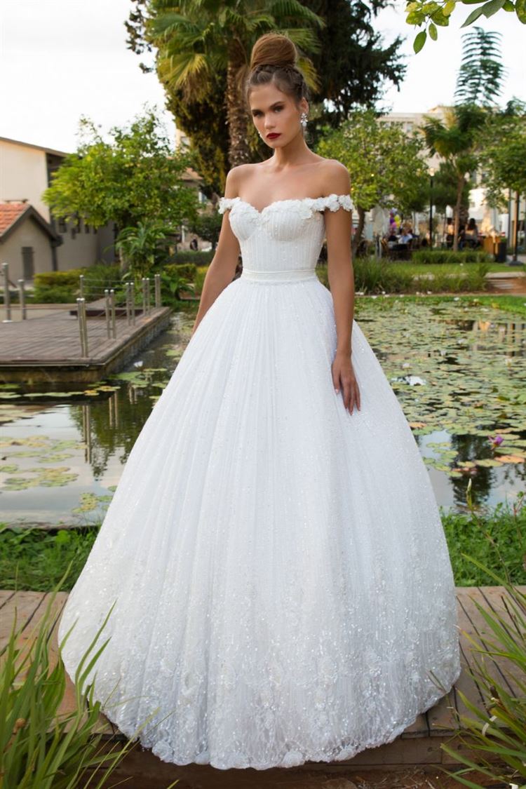 גלית רוביניק מציגה: שמלות כמו של נסיכות 9