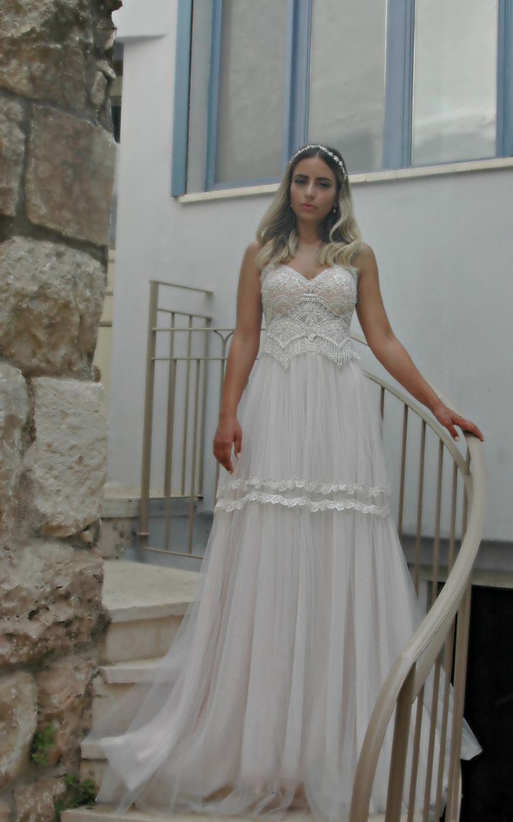 מה קורה כשמשלבים פרחים בשמלות כלה? 3