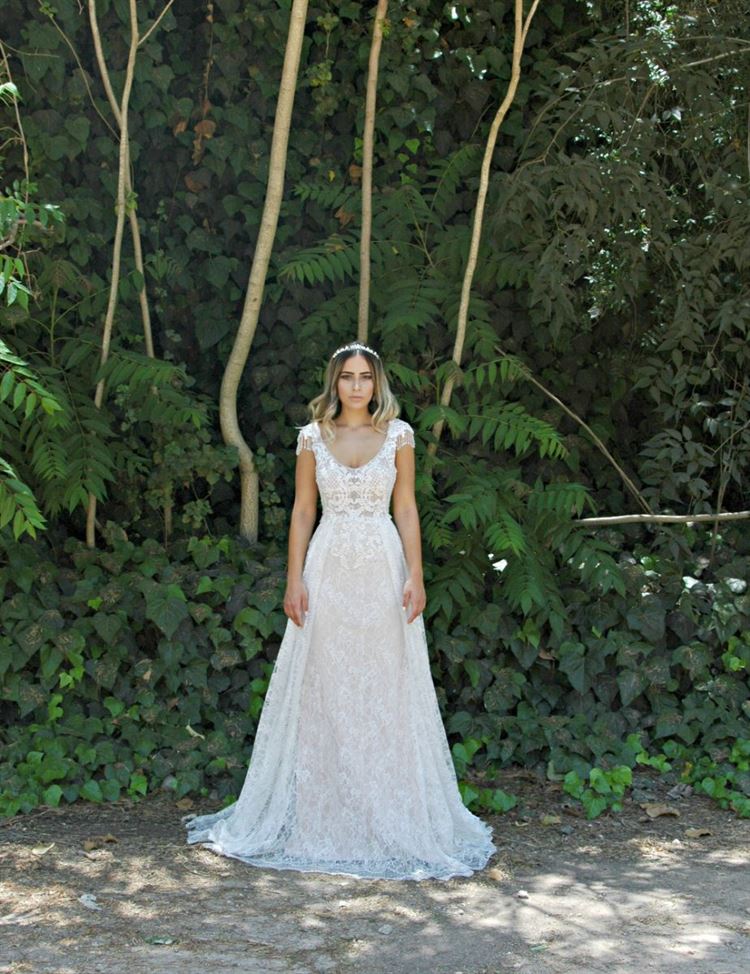 מה קורה כשמשלבים פרחים בשמלות כלה? 4