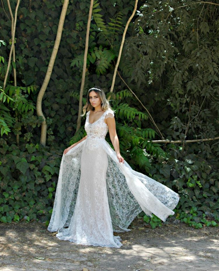 מה קורה כשמשלבים פרחים בשמלות כלה? 16