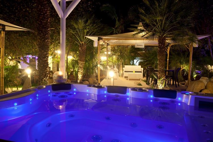 חינה באווירה מרעננת באקויה (צילום: יחצ)