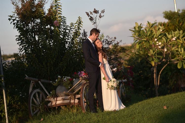 החתן שהצליח לכרוע ברך במקום צפוף במיוחד 3