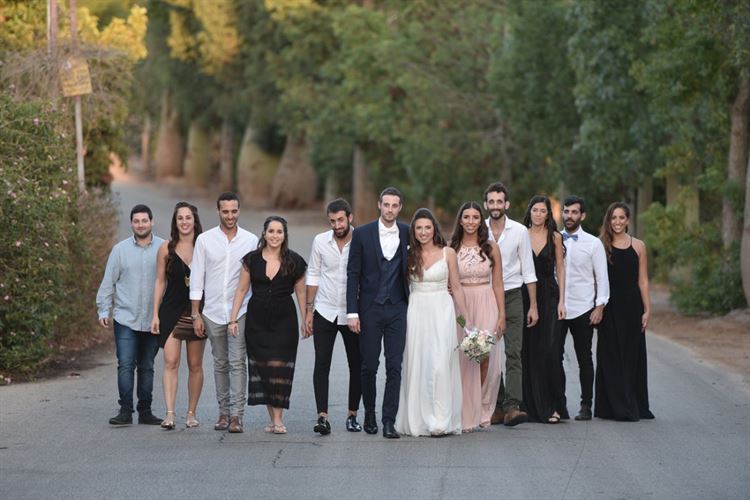 החתן שהצליח לכרוע ברך במקום צפוף במיוחד 6