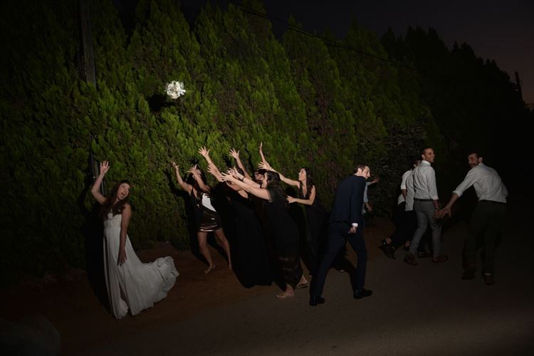 החתן שהצליח לכרוע ברך במקום צפוף במיוחד 9