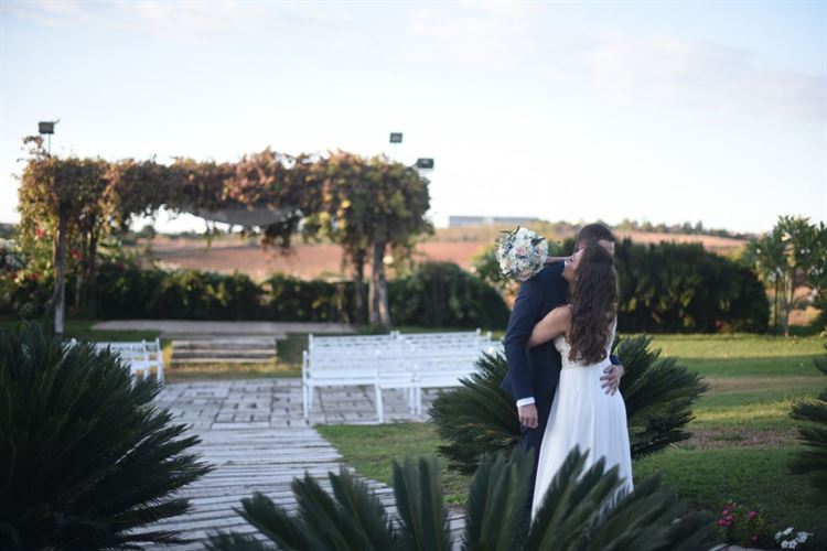 החתן שהצליח לכרוע ברך במקום צפוף במיוחד 4