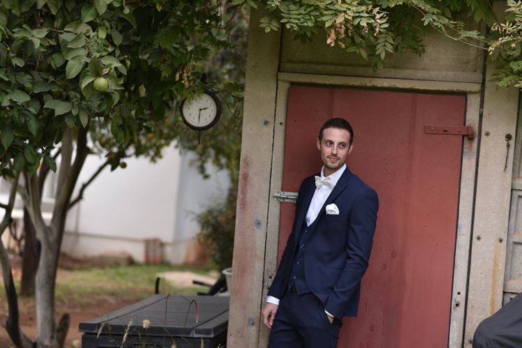 החתן שהצליח לכרוע ברך במקום צפוף במיוחד 12