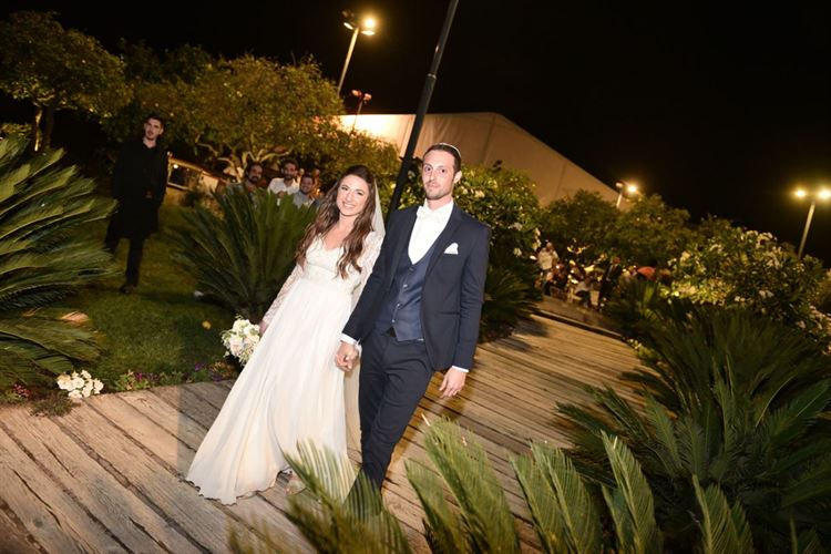 החתן שהצליח לכרוע ברך במקום צפוף במיוחד 21