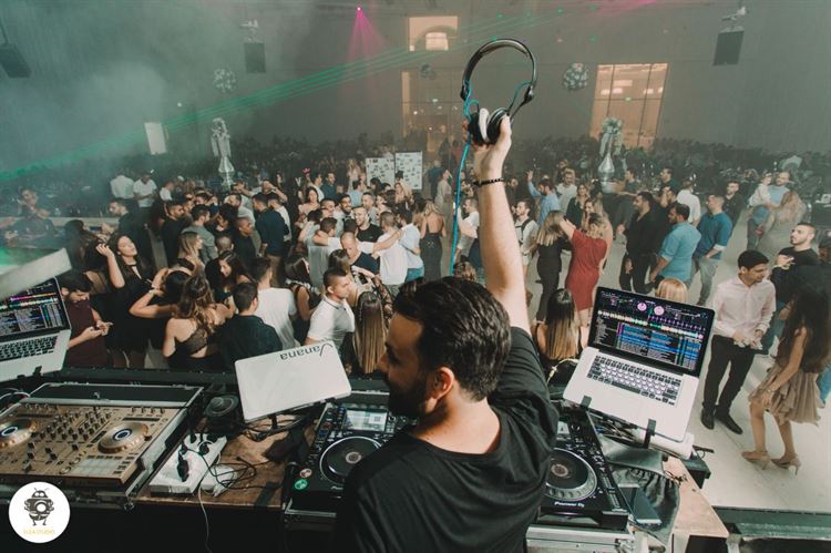 עניין של סטייל: החתונה ששמטה את כל הלסתות 33