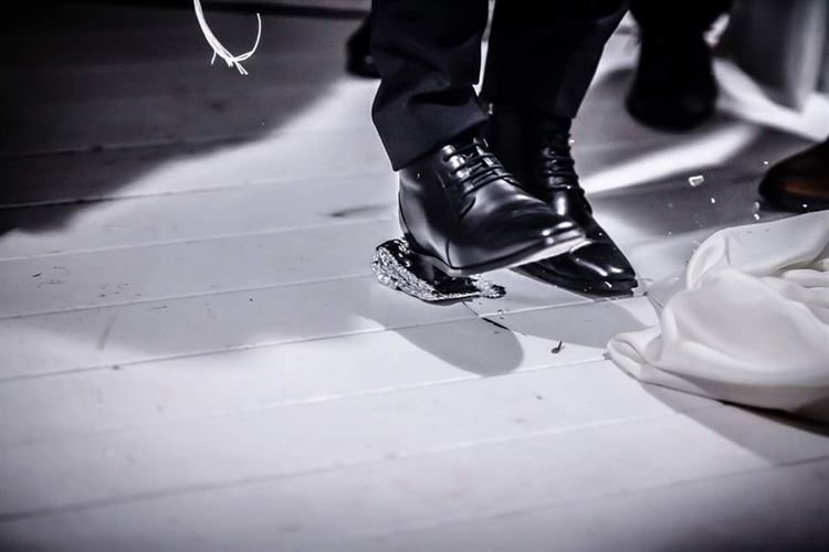 מזל טוב!!! שבר את הכוס (צילום: רן שיינברגר)