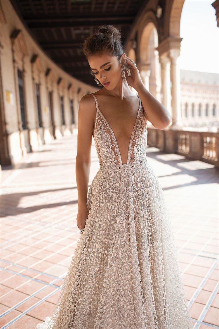 במילה אחת, ואוו. שמלת כלה מדויקת בעיצובה של ברטה (צילום: יחצ)