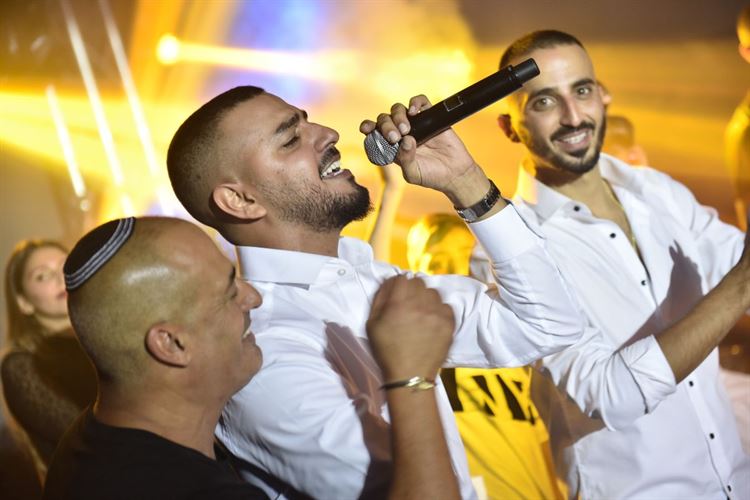 החתן והכלה מציגים: צילומי זוגיות של מקצוענים 21