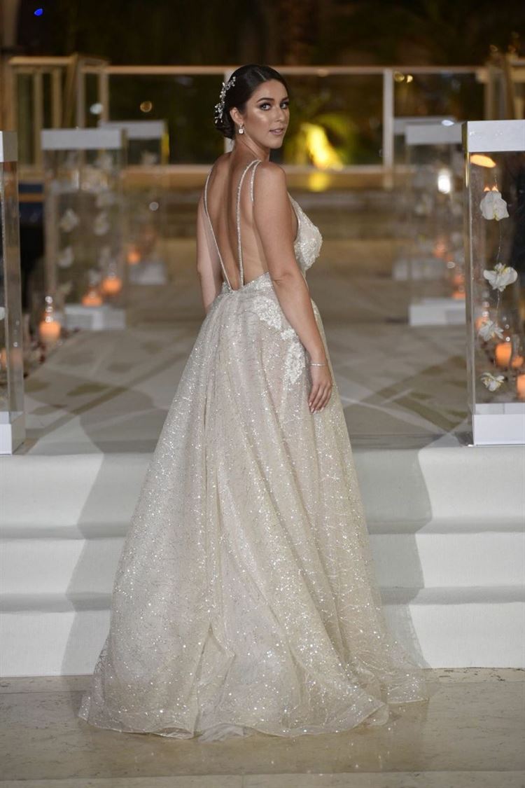 השמלה הלבנה ש"במקרה" נתפרה לחופשה במלדיביים 22